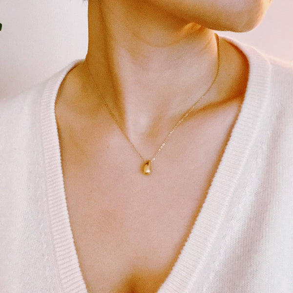 Mini Teardrop Pendant Necklace: Gold