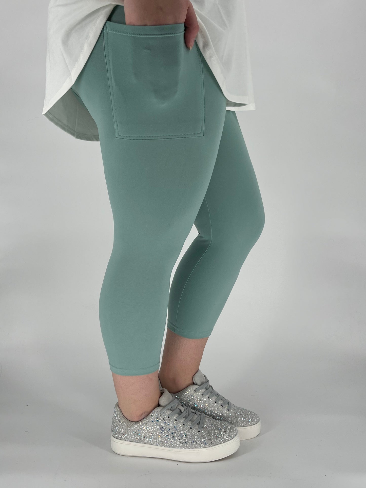 Spring Green Capri w/ Pockets